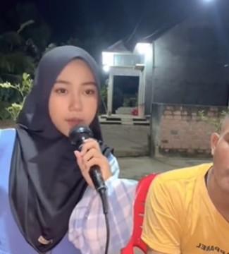 Azizah penyanyi lagu cover Mangu koplo. (Instagram)